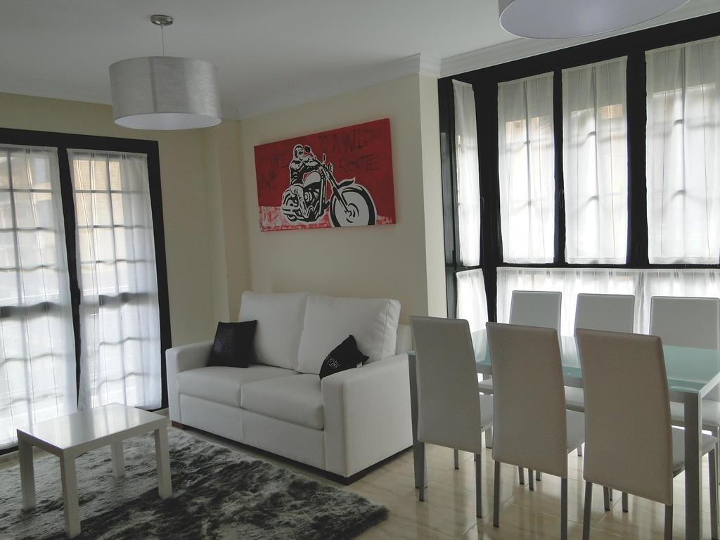נוחה Apartamentos El Pinedo מראה חיצוני תמונה