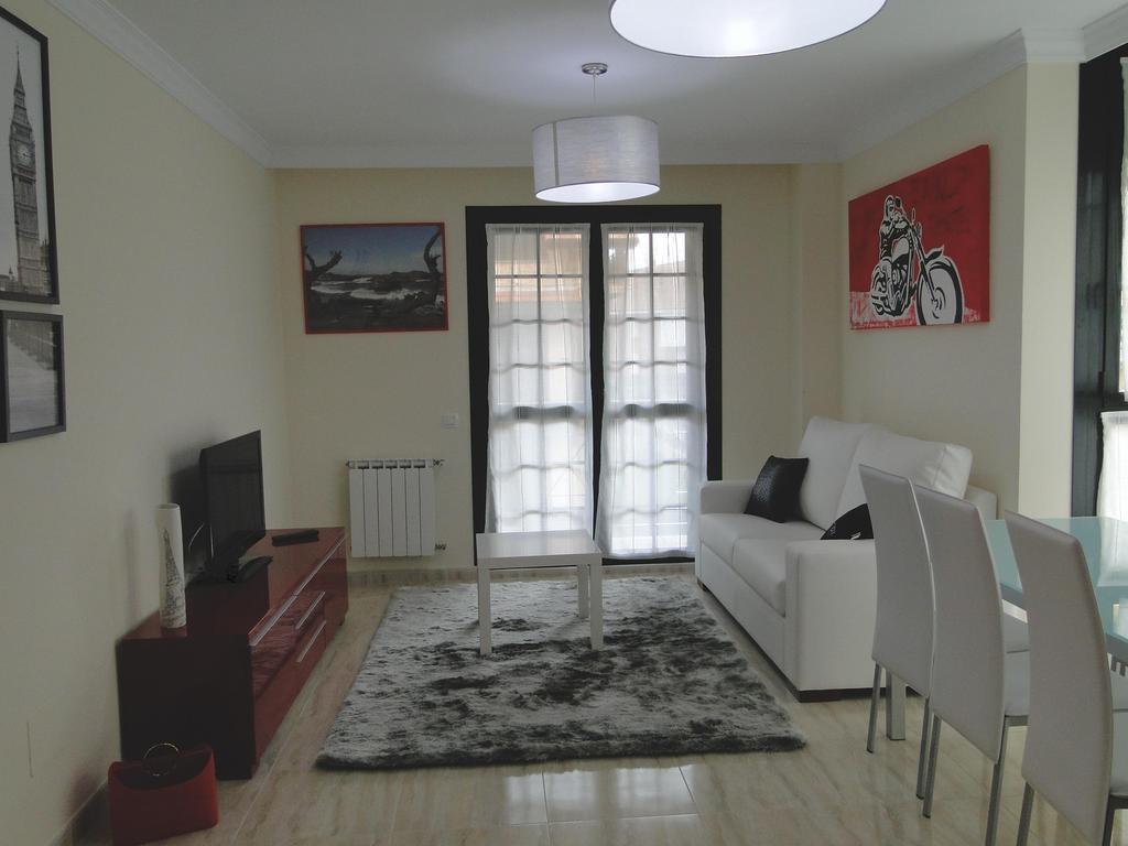 נוחה Apartamentos El Pinedo מראה חיצוני תמונה