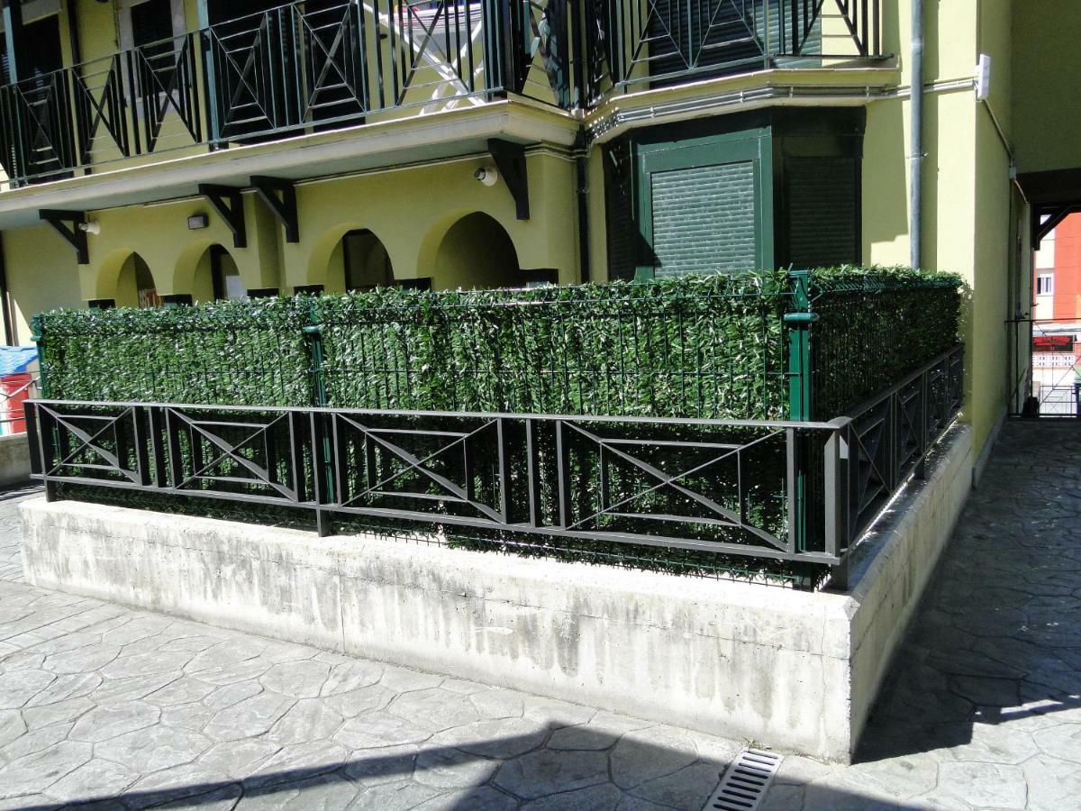 נוחה Apartamentos El Pinedo מראה חיצוני תמונה